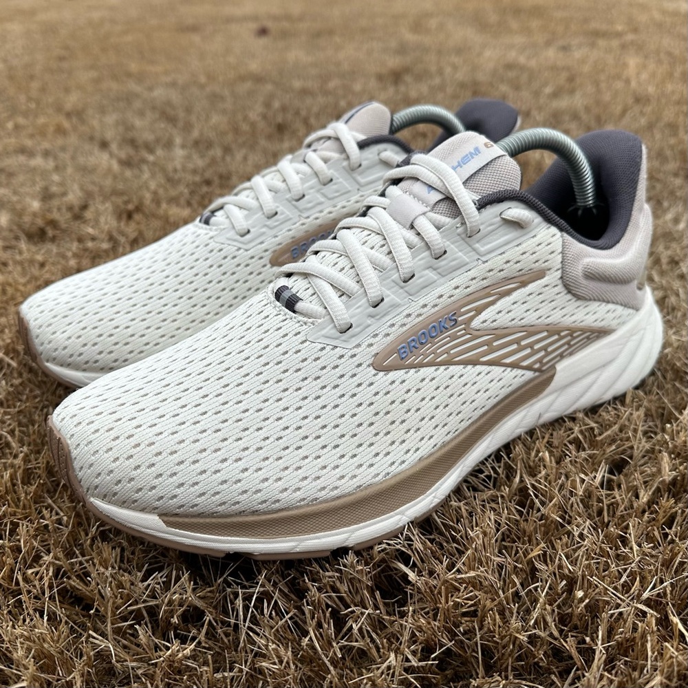 Brooks Anthem 6 Running Shoes Womens Size 11 B off white Road Sneakers